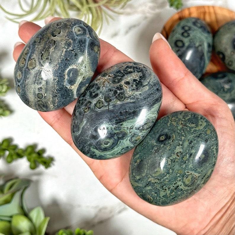 Kambaba Jasper Healing Crystal Palm Stone - Image 3