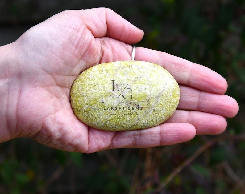 Serpentine Healing Crystal Palm Stone - Image 3